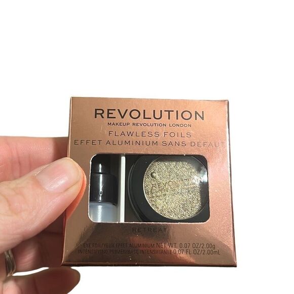 Makeup Revolution Flawless Foils Eyeshadow Palette Glitter & Metallic Shades ret - Picture 2 of 3